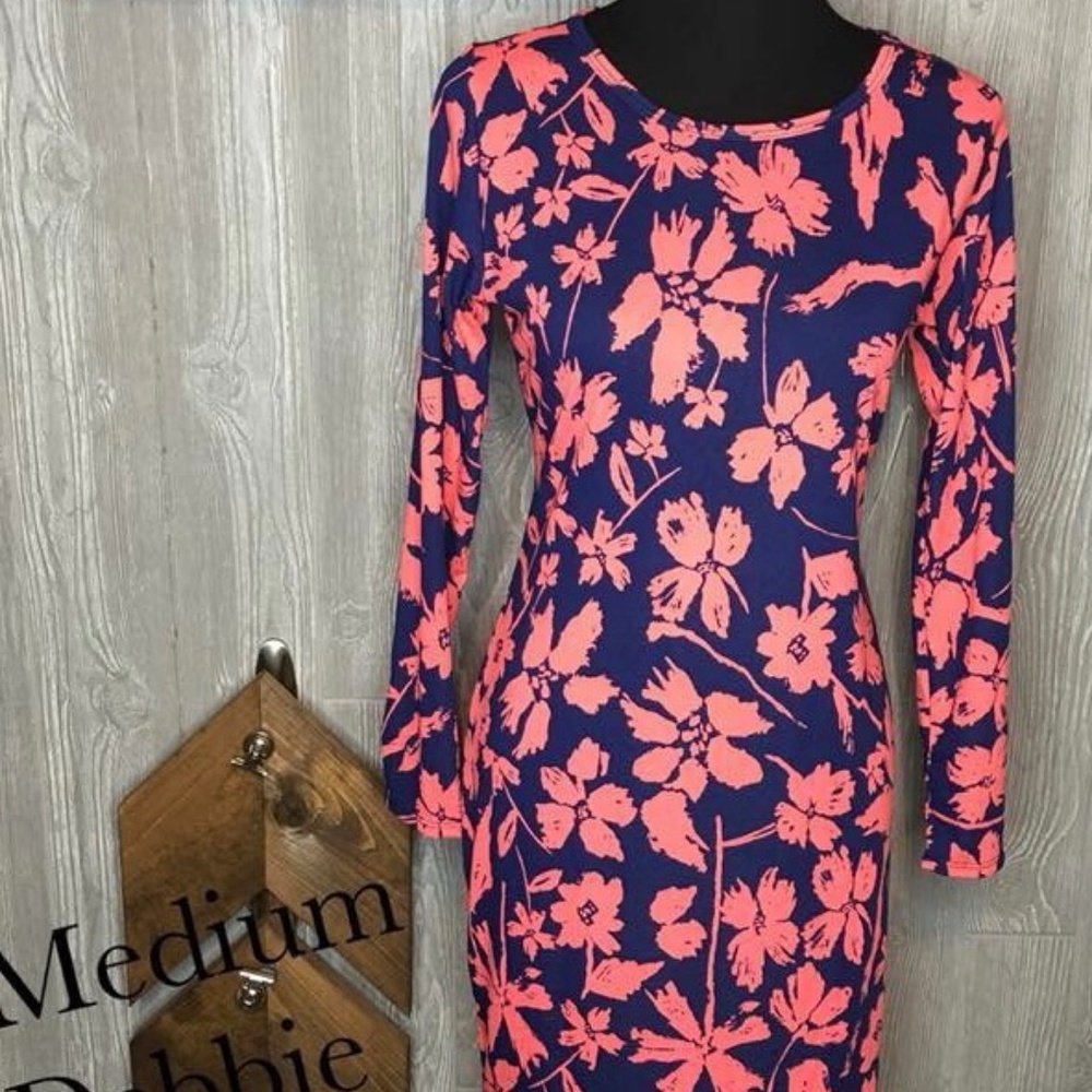 LuLaRoe Medium Debbie! Long Sleeved